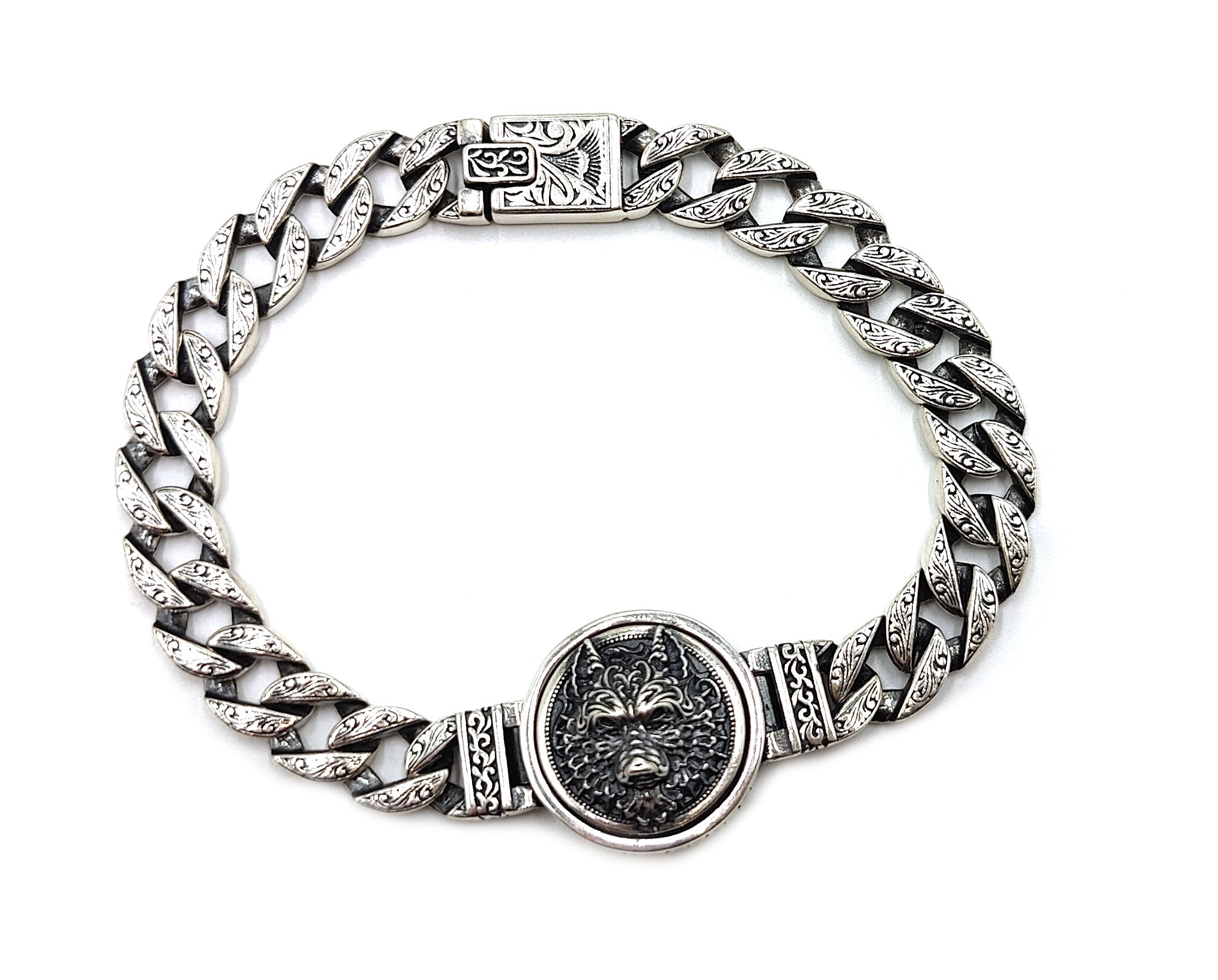 The Psychology of Wearing 925 Silver Jewellery: What Your Pieces Say About You