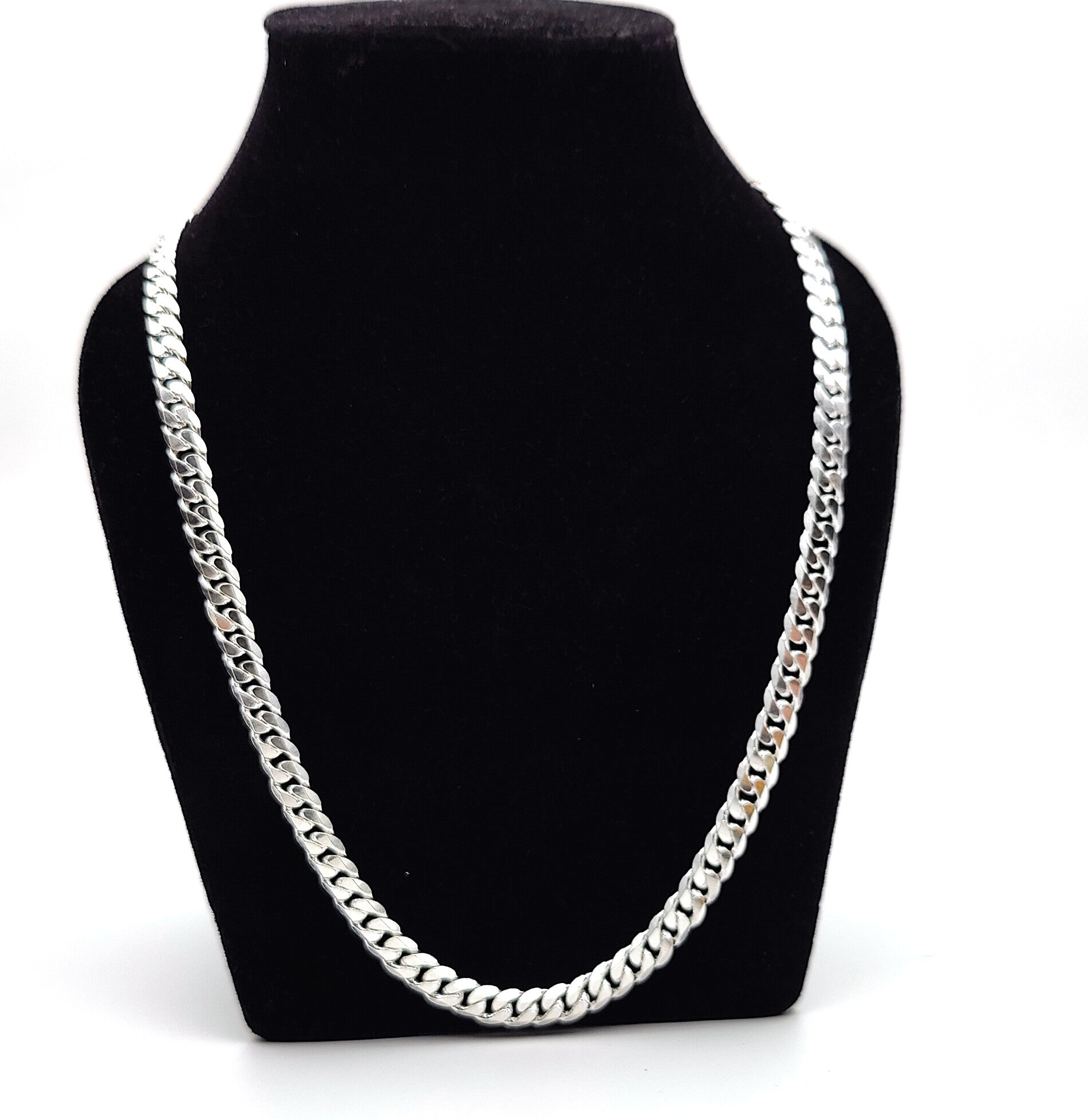 Silver Jewellery Trends: From Runway to Everyday - What's Hot Right Now