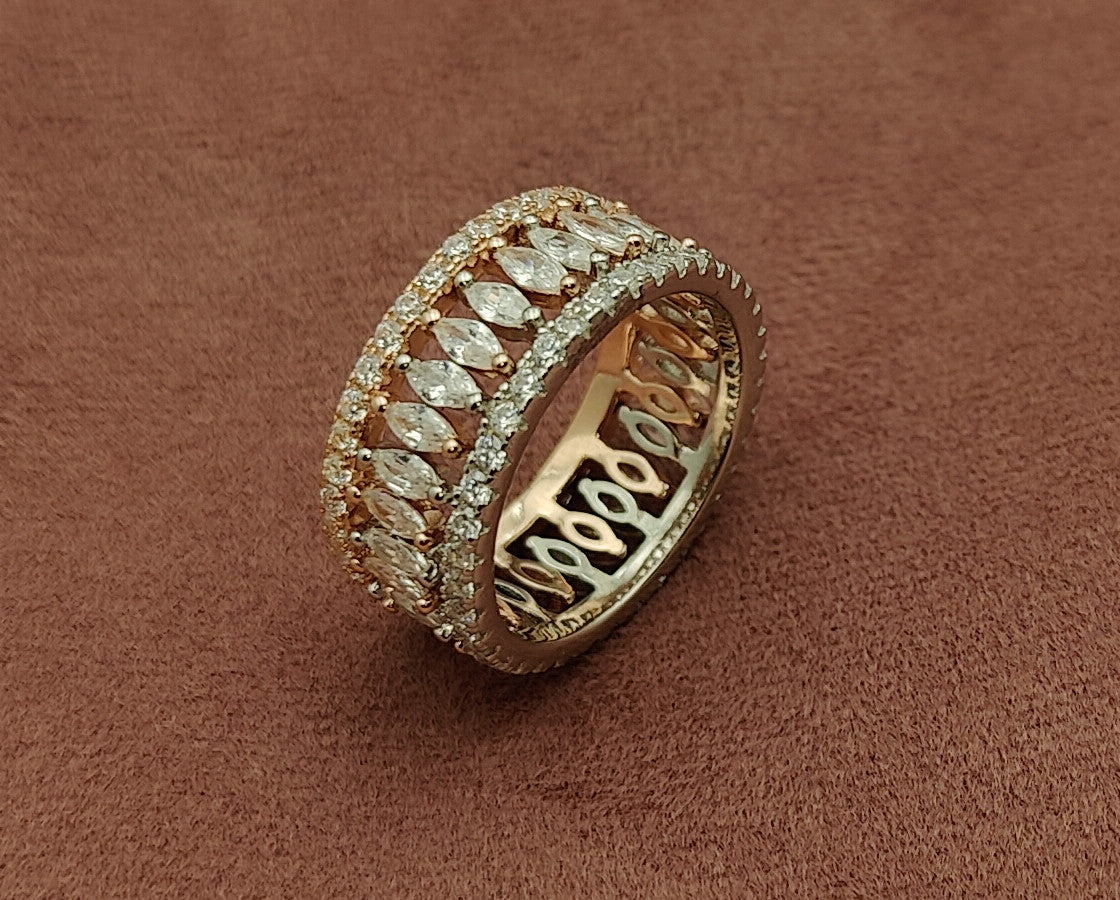 From Minimalist to Bold: Discover the Silver Jewellery Trends Taking Over This Season!